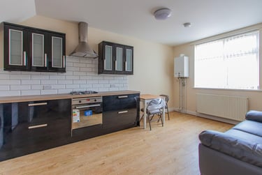 1 bed house, Newport Road, Roath, Cardiff, CF241AH - Image 2
